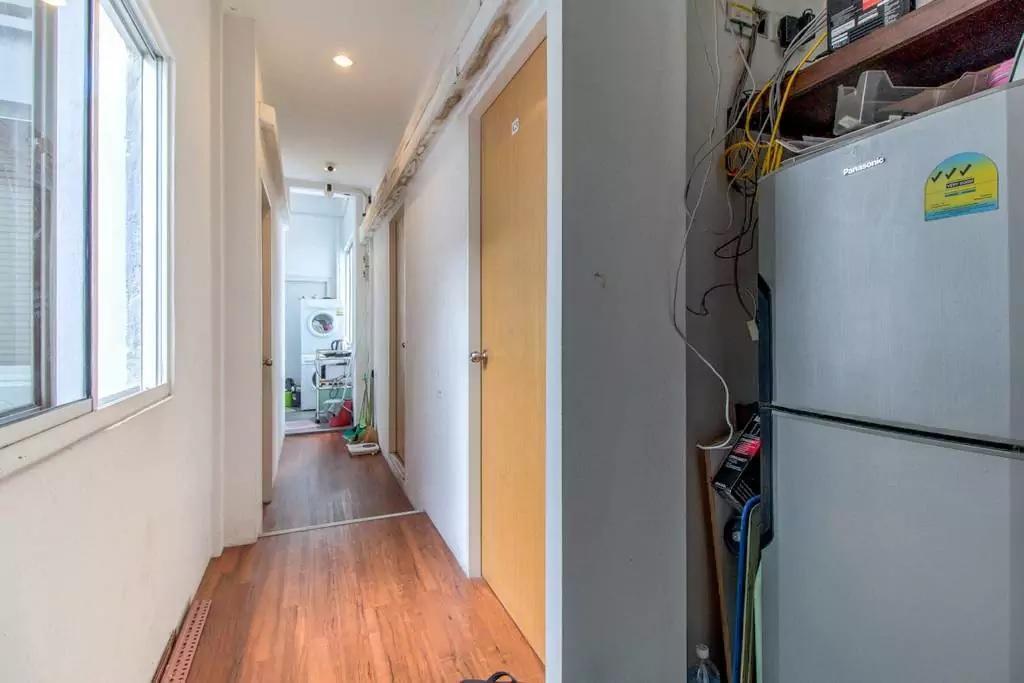 Apartment Lavender Walk-up: Local & Pr Loft *