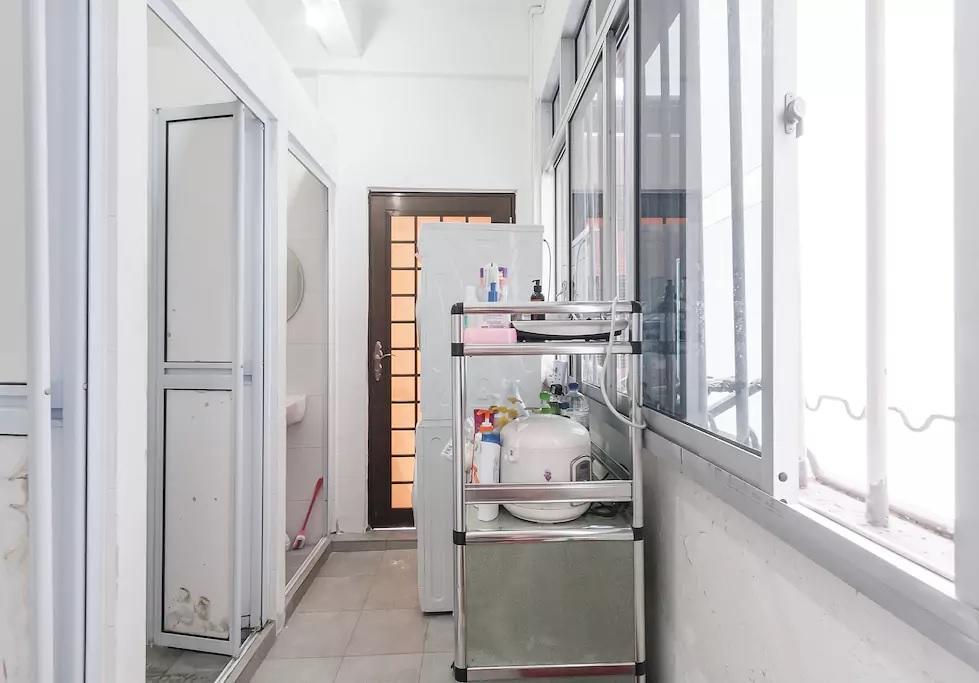 Apartment Lavender Walk-up: Local & Pr Loft