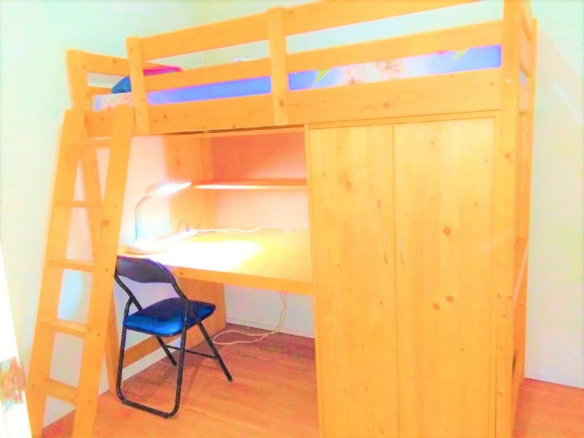 Lavender Walk-up: Local & Pr Loft